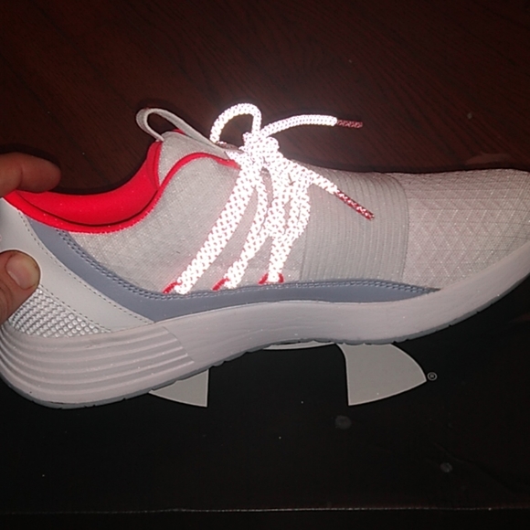 Brand new women's under armour shoes - Picture 2 of 4